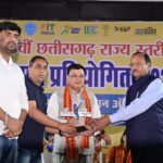 KHELNEWZ RAIPUR DESK उप मुख्यमंत्री श्री साव से छत्तीसगढ़ के अंतरराष्ट्रीय शूटर दिव्यांशु और नेटबॉल के नेशनल मेडलिस्ट खिलाड़ियों ने किया मुलाकात