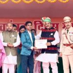 KHELNEWZ BILASPUR DESK हॉकी के क्षेत्र में बेहतरीन योगदान के लिए एक्सीलेंस सेंटर में पदस्थ कोच राकेश टोप्पो का केंद्रीय राज्य मंत्री ने किया सम्मान